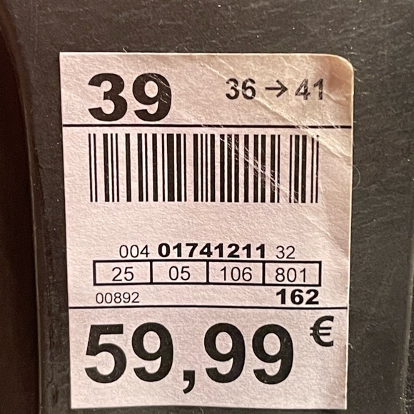 Confortisimo black leather cuffed ankle boots.  NWT size 39 - Picture 9 of 9